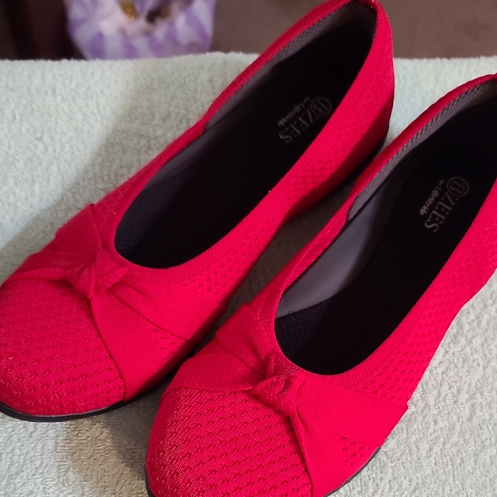 Bzees Women's Vibrant Red Flats